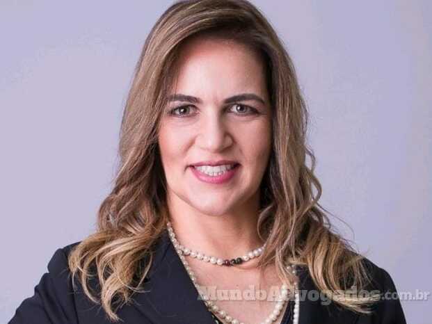 Cristiane Lara Advogada