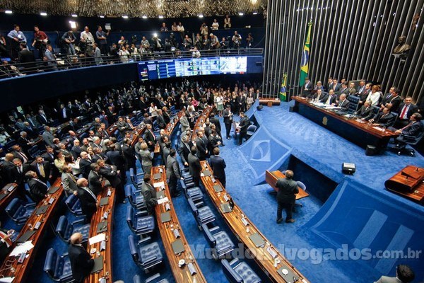 Dilma é afastada e impeachment continua