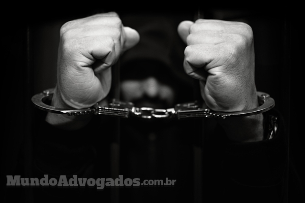 Réu primário pode responder em liberdade?