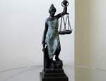 Tribunais julgam menos processos do que recebem