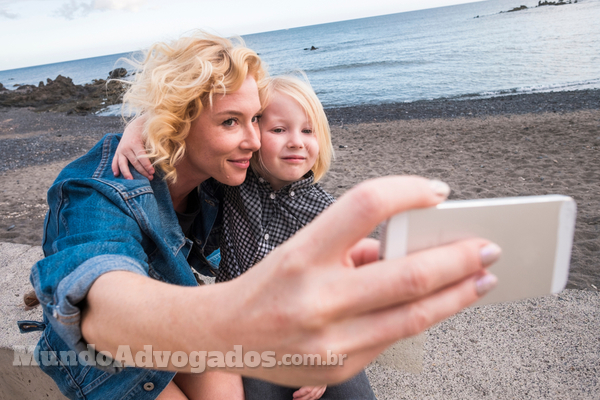 Cuidados ao publicar fotos de filhos pequenos nas redes sociais