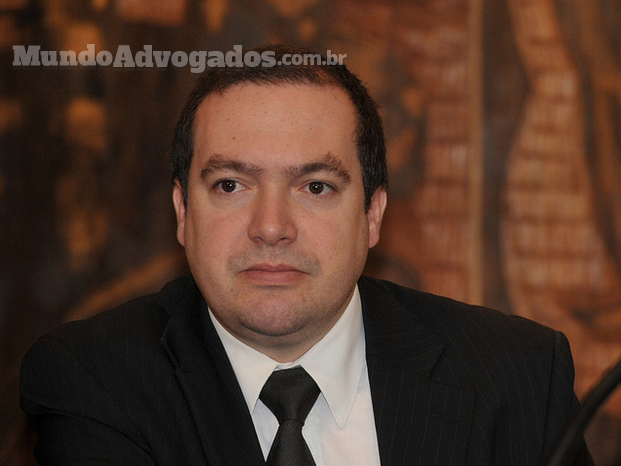 Theo Botelho Marés de Souza Advogado