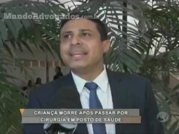 Dr Marcelo Medeiros concedendo entrevista.